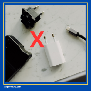 Jangan menggunakan charger samsung a04 tidak resmi.